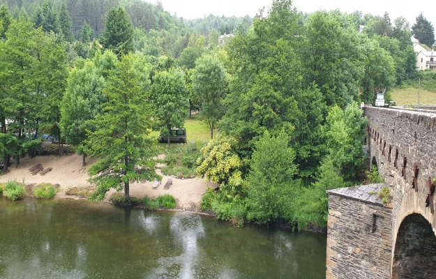 A vendre, camping vert en Occitanie